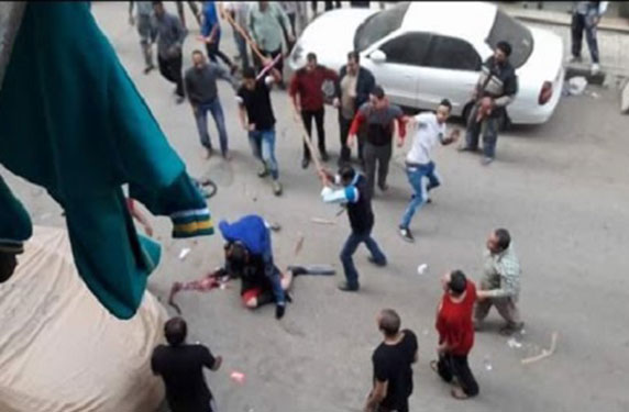 بالفيديو.. حاول ذبح زوجته في الشارع أمام المارة, شاهد ماذا حدث