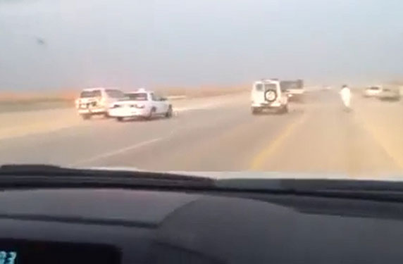 بالفيديو.. سوبرمان يظهر في السعودية لمساعدة رجال الشرطة