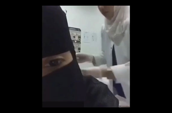فيديو.. فتاة خليجية تلتقط سيلفي وهي في وضعية حرجة