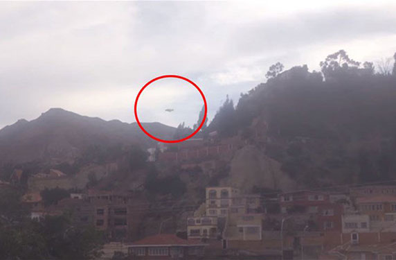 بالفيديو.. مخلوقات فضائية في سماء بوليفيا؟