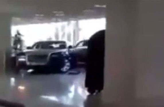 بالفيديو.. أغلى حادث اصطدام في قطر بين مارسيدس ورولز رويس