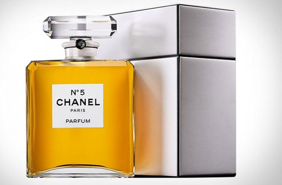 عطر Chanel No.5 Parfum Grand Extrait... زجاجة كبيرة برائحة مميزة