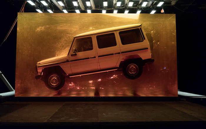 مرسيدس تغلف موديل g wagon الكلاسيكي بالعنبر احتفالا بإصدار موديلها الجديد