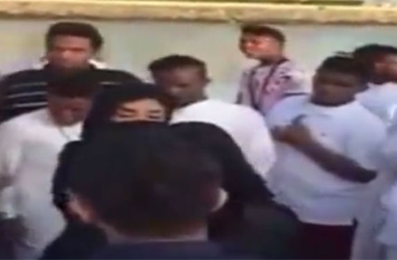 بالفيديو ..  تعرضتا للتحرّش في مدينة جدة السعوديّة