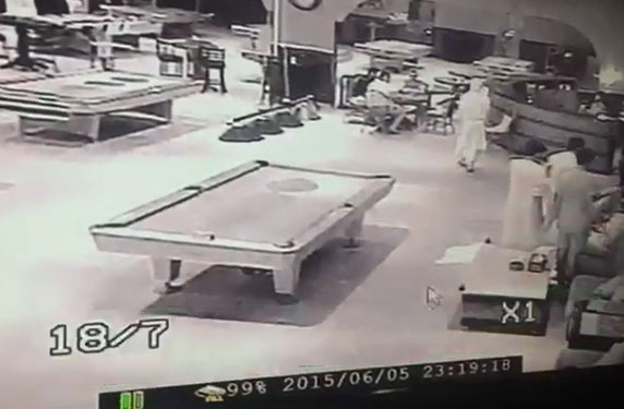 بالفيديو.. تعرض إماراتيين لإصابات والسبب!