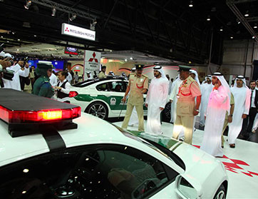 مكتوم بن محمد يفتتح افعاليات "معرض دبي الدولي للسيارات 2013"