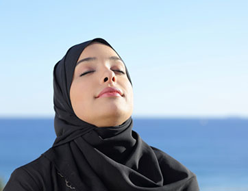 سعودي يحاول قتل ابنته بعد أن ادعت أنها شاب!