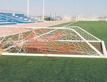 طفل سعودي يموت إثر وقوع قائم مرمى على رأسه