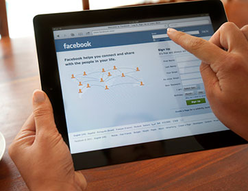 تدوينات الفايسبوك تكشف عن طبيعة علاقاتك العاطفية