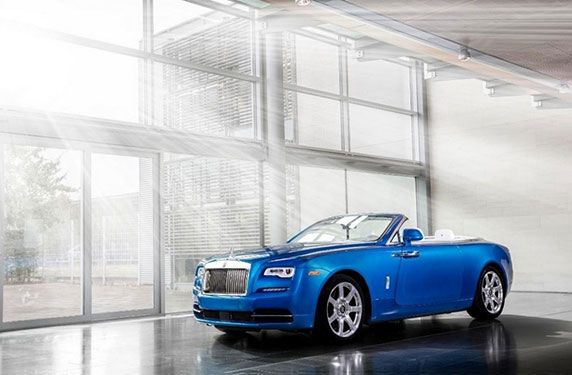 شركة Rolls Royce تكشف عن ثلاث سيارات من نوع Dawn!