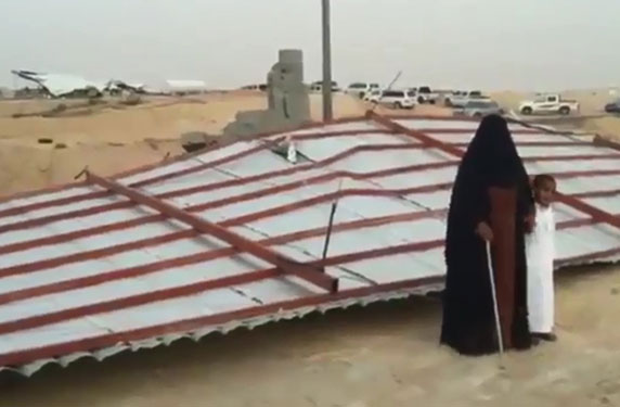 بالفيديو: مسنة سعودية تستغيث بعد هدم منزلها