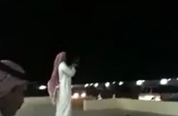 ابداع سعوي في الرماية جعله يرسم قلب برصاصات الكلاشينكوف في هذا الفيديو