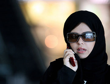 علاقة رجل مصري بجامعية سعودية: بدأت بدردشة وإنتهت بقضية إبتزاز