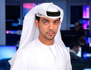 بالفيديو - مذيع اماراتي يضحك بشكل هستيري على الهواء