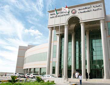 إلزام إماراتي بنفقة وخادمة لزوجته بعد ثبات إقامته مع أخرى  