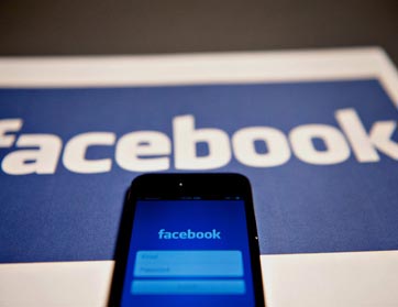 ما هي الآلية التي يعتمدها فايسبوك في إظهار المنشورات للمستخدمين؟