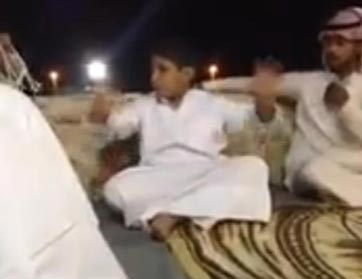 طفل كويتي يخسر سيارة لفشله في الوقوف من مكانه