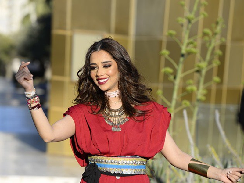 بالفيديو: بلقيس ترد لوالدها اعتباره بعد إساءة فجر السعيد