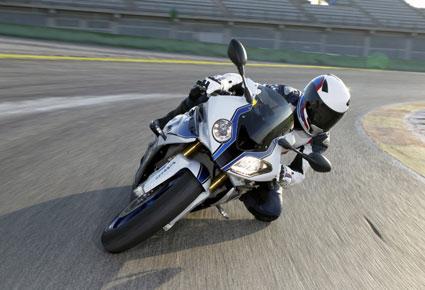 BMW  تطلق دراجة HP4 النارية الجذابة الجديدة 