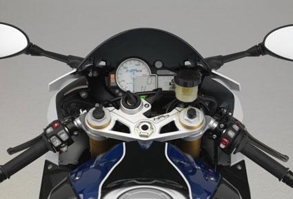 BMW  تطلق دراجة HP4 النارية الجذابة الجديدة 