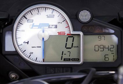 BMW  تطلق دراجة HP4 النارية الجذابة الجديدة 