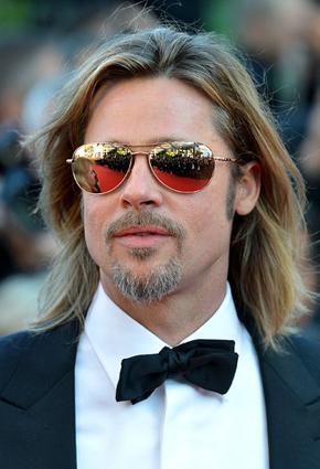 براد بيت يرتدي نظارة بقيمة 1250 دولاراً