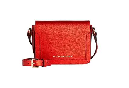 Burberry تقول عاماً سعيداً للمعجبين الصينيين