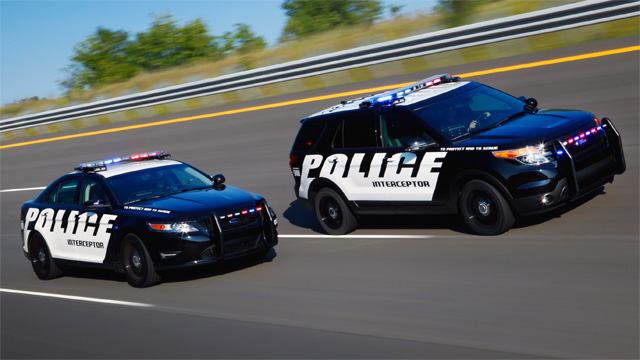 مقارنة بين Ford Police Interceptor و Sedan