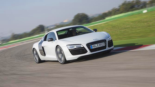 رائد في جولة على أجدد سيارات AUDI الرياضية
