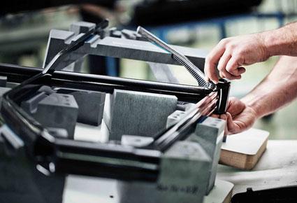 شركة فورمولا 1 تصمم دراجة كورين من أنسجة الكربون