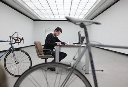 شركة فورمولا 1 تصمم دراجة كورين من أنسجة الكربون