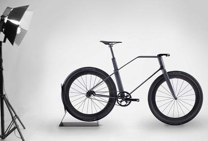 شركة فورمولا 1 تصمم دراجة كورين من أنسجة الكربون