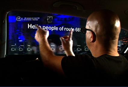 جي إم تبتكر برنامج تسلية يحول نوافذ السيارة لشاشات تفاعلية