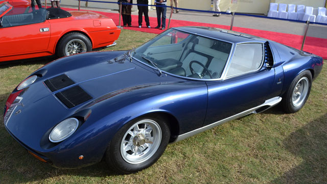 عرض لسيارات الفئة د (1975-1960) المشاركة في معرض Kuwait Concours D