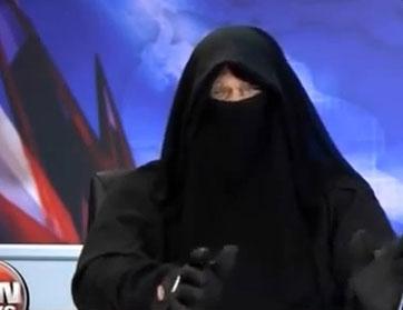 مذيع كندي يظهر بالنقاب ويسأل لماذا لا يرتديه أيضا الرجال؟