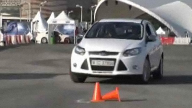 إختبر سيارتك مع Ford Factory Right And Drive