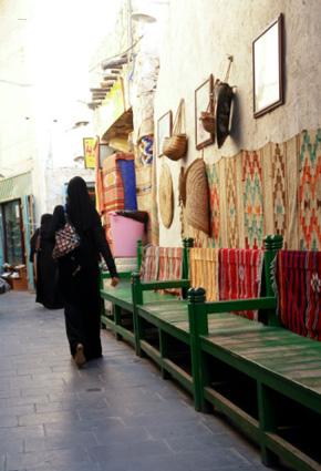 خليجية ثرية تسرق مجوهرات بقيمة 200 ألف درهم
