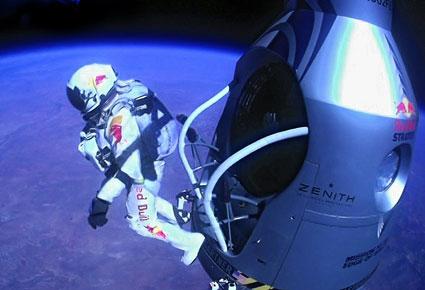 Zenith Stratos  أوّل ساعة تحطّم سرعة الصوت مع فيليكس بومغارتنر