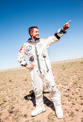 Zenith Stratos  أوّل ساعة تحطّم سرعة الصوت مع فيليكس بومغارتنر