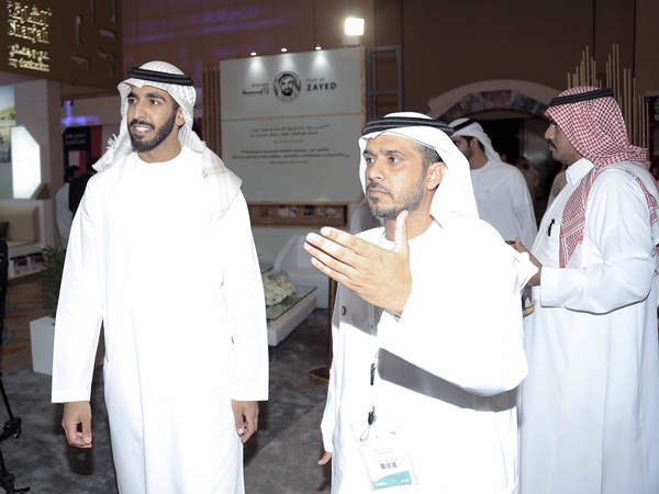 شخبوط بن نهيان بن مبارك آل نهيان يزور جناح أبوظبي في معرض الرياض للسفر 2018