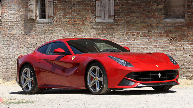 Ferrari F12 سيارة رياضية أنيقة