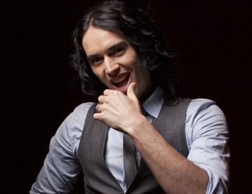 الممثل البريطاني "راسل براند" يقدم حفل توزيع جوائز "إم تي في" السينمائية