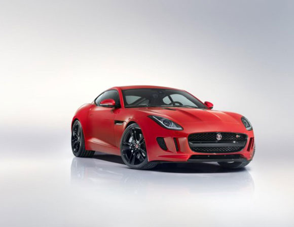 جاكوار تكشف من دبي عن F-Type كوبيه ذات الفخامة والقوة الخارقة