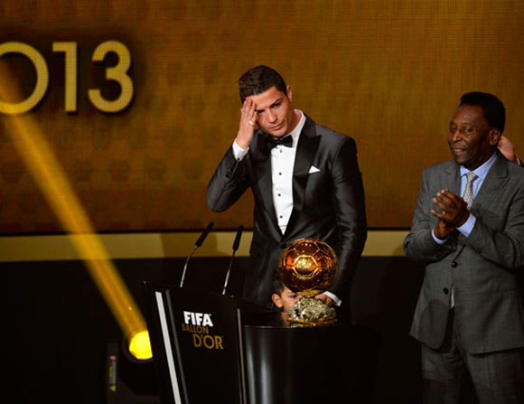 رونالدو يحرم ميسي وريبيري من جائزة أفضل لاعب بالعالم  