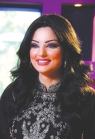 المذيعة السعودية هبة جمال تخلع حجابها