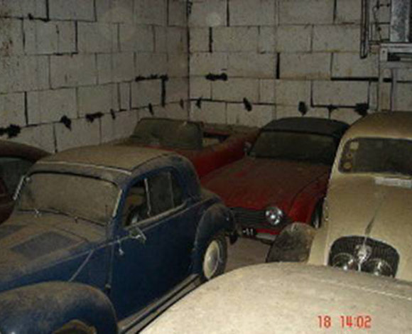 اشترى منزلاً فوجد أكثر من 180 سيارة في مزرعته!