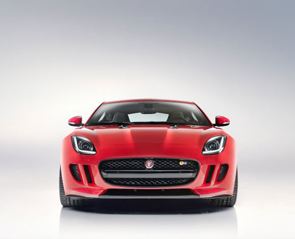 جاكوار تكشف من دبي عن F-Type كوبيه ذات الفخامة والقوة الخارقة