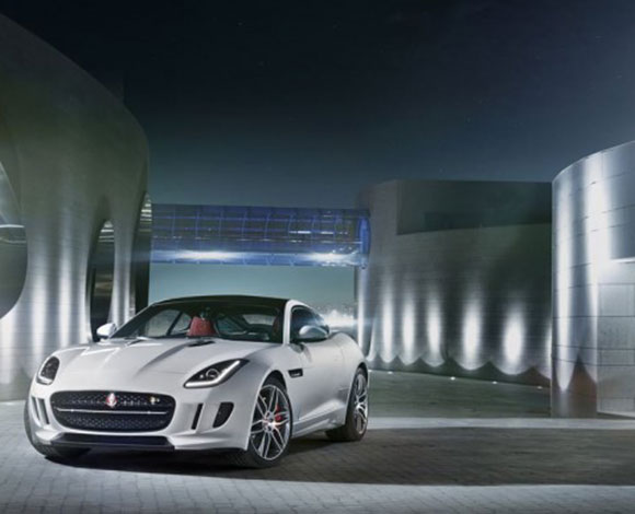 جاكوار تكشف من دبي عن F-Type كوبيه ذات الفخامة والقوة الخارقة