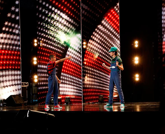 رجال يتنافسون في الرقص في الحلقة الخامسة من "Arabs Got Talent" 