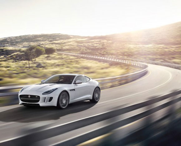 جاكوار تكشف من دبي عن F-Type كوبيه ذات الفخامة والقوة الخارقة